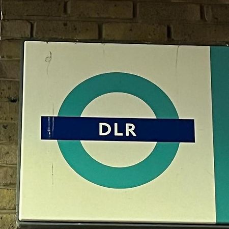 לונדון Luxurious Dlr Apartment מראה חיצוני תמונה