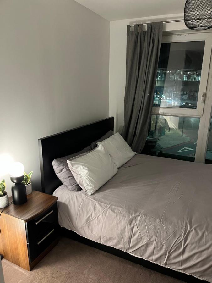 לונדון Luxurious Dlr Apartment מראה חיצוני תמונה