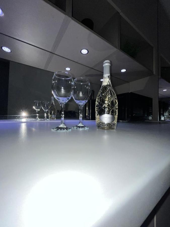 לונדון Luxurious Dlr Apartment מראה חיצוני תמונה