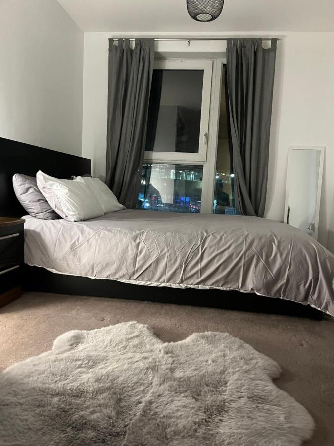 לונדון Luxurious Dlr Apartment מראה חיצוני תמונה