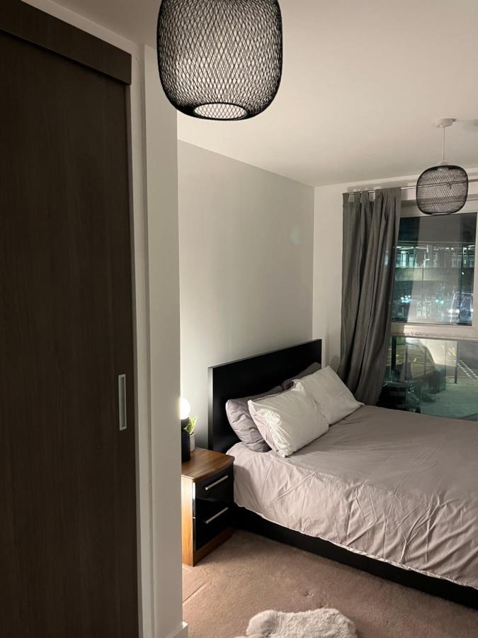 לונדון Luxurious Dlr Apartment מראה חיצוני תמונה